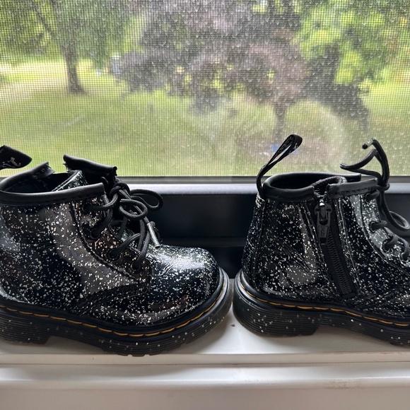 Doc Martens toddler 1460 GLITTER LACE UP BOOTS - Picture 2 of 4